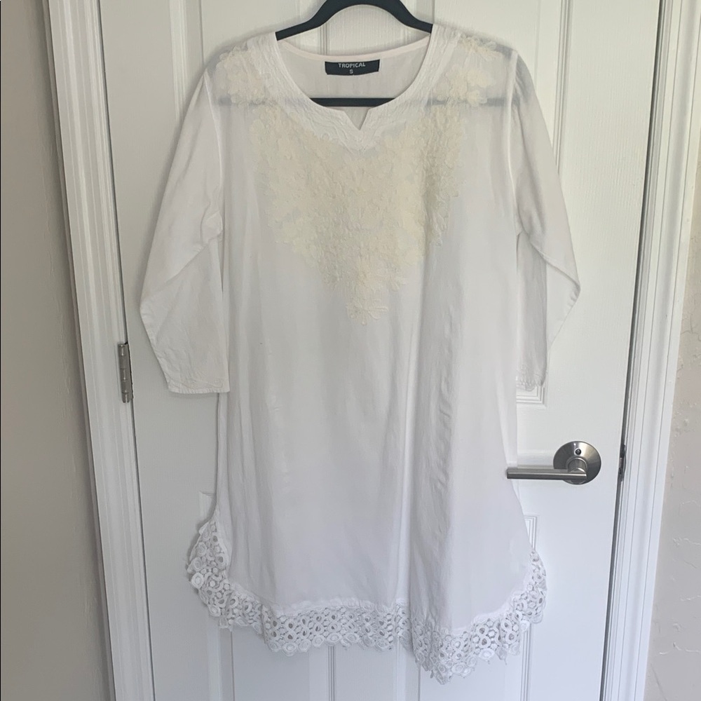Tropical white cotton embroidered tunic style top/ swimsuit cover up size small